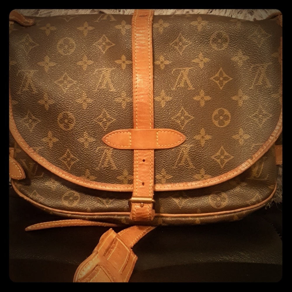 Authentic Louis Vuitton Saumur 30 crossbody bag
